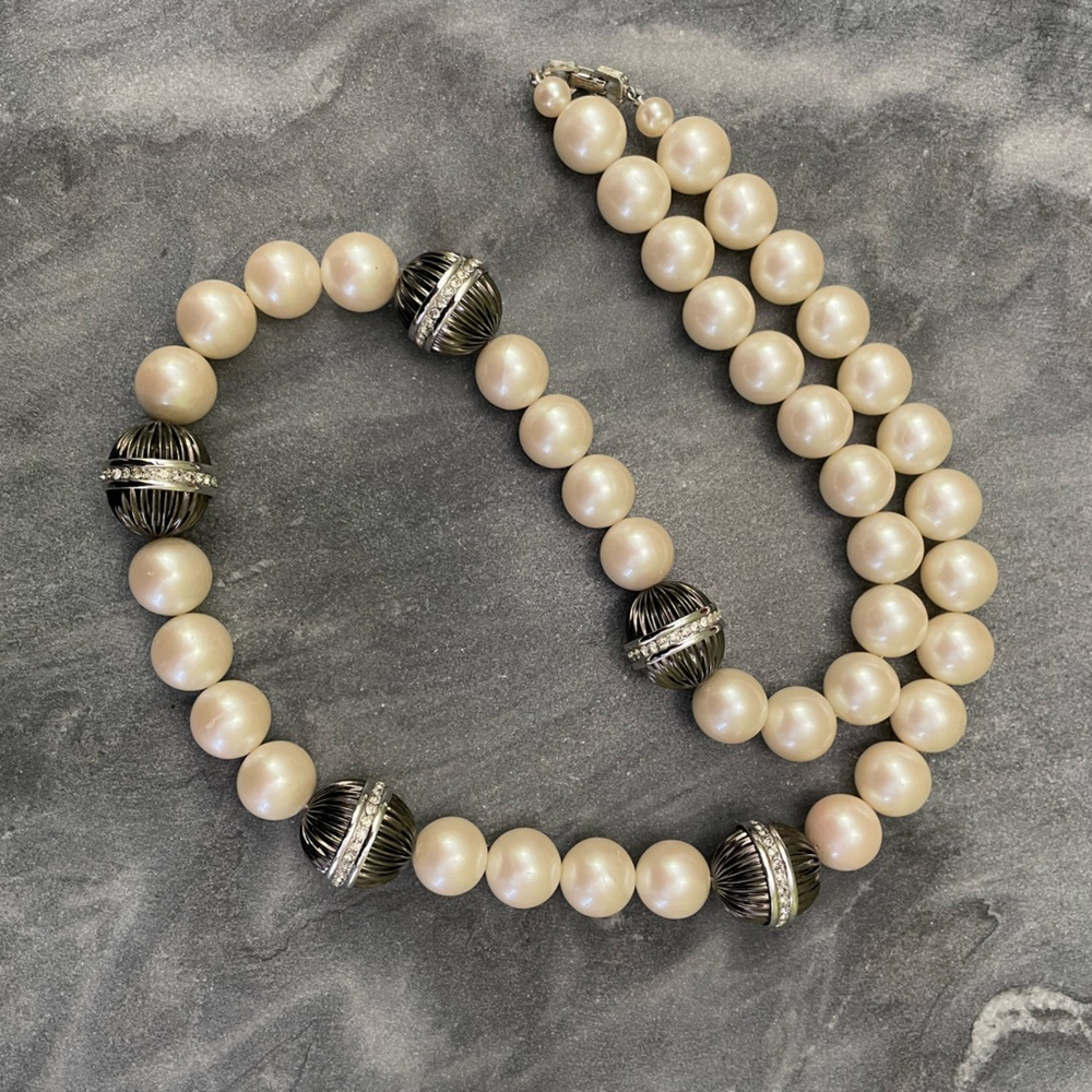 Vintage Givenchy Pearl Crystal Necklace - Picture 9 of 15